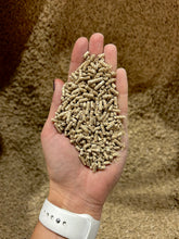 Load image into Gallery viewer, Pig Grower/Finisher Pellets
